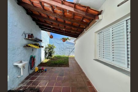Casa à venda com 250m², 3 quartos e 2 vagas Casa à venda com 250m², 3 quartos e 2 vagasQuintal