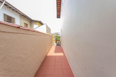 Casa à venda com 98m², 2 quartos e 2 vagasQuintal