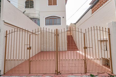 Casa à venda com 98m², 2 quartos e 2 vagasFachada