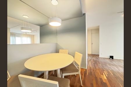 Sala de apartamento para alugar com 2 quartos, 67m² em Vila Nova Conceição, São Paulo