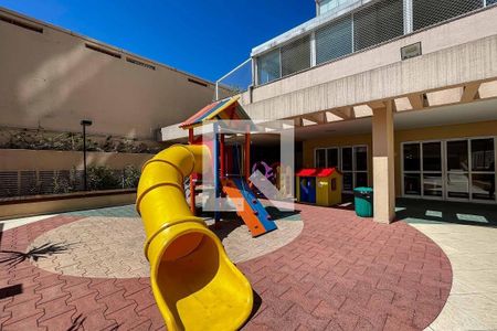 Apartamento à venda com 80m², 2 quartos e 2 vagasÁrea comum - Playground