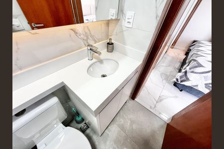 Apartamento à venda com 80m², 2 quartos e 2 vagasBanheiro da Suíte 2