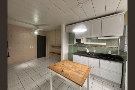 Apartamento para alugar com 50m², 2 quartos e 1 vagaCozinha - Armários