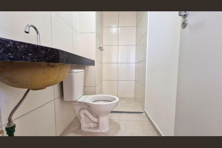 Banheiro de apartamento à venda com 2 quartos, 36m² em Usina Piratininga, São Paulo