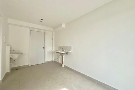 Sala de apartamento para alugar com 2 quartos, 40m² em Jardim Itacolomi, São Paulo