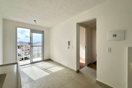 Sala de apartamento para alugar com 2 quartos, 40m² em Jardim Itacolomi, São Paulo