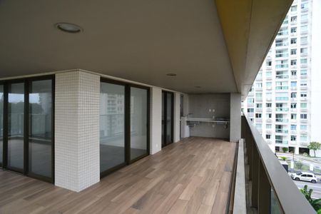 Varanda de apartamento à venda com 2 quartos, 200m² em Barra da Tijuca, Rio de Janeiro