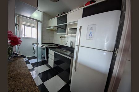 Apartamento à venda com 2 quartos, 50m² em Vila Carmosina, São Paulo