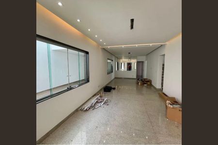 Foto 02 de casa à venda com 4 quartos, 343m² em Ouro Preto, Belo Horizonte