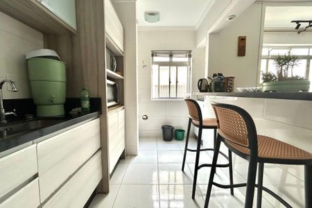 Cozinha  de apartamento para alugar com 1 quarto, 54m² em Kobrasol, São José