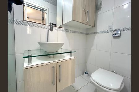Banheiro Suíte  de apartamento para alugar com 1 quarto, 54m² em Kobrasol, São José