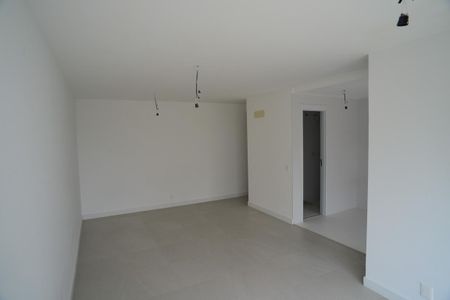 Apartamento para alugar com 200m², 3 quartos e 2 vagas Apartamento para alugar com 200m², 3 quartos e 2 vagasSala