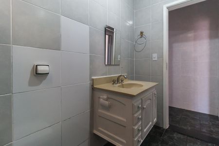 Casa para alugar com 178m², 3 quartos e 3 vagasBanheiro