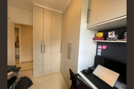 Apartamento para alugar com 74m², 2 quartos e 1 vagaQuarto