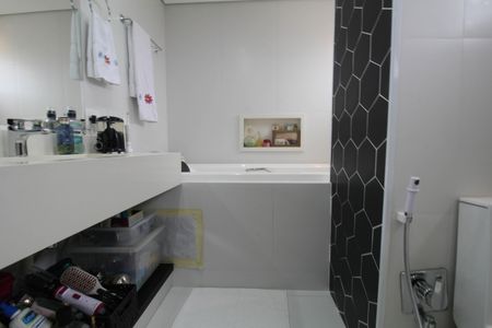 Apartamento à venda com 200m², 3 quartos e 5 vagasBanheiro Suíte Master 