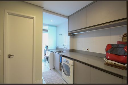 Apartamento à venda com 200m², 3 quartos e 5 vagasCozinha e Área de Serviço