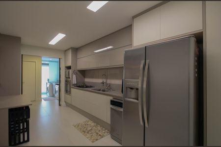 Apartamento à venda com 200m², 3 quartos e 5 vagasCozinha e Área de Serviço