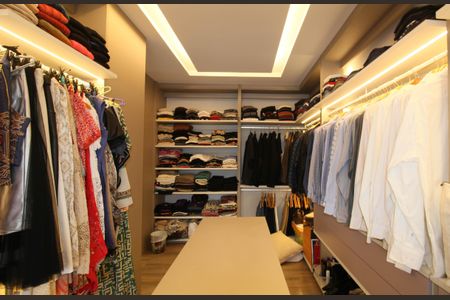Apartamento à venda com 200m², 3 quartos e 5 vagasCloset  Suíte Master 