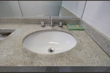 Apartamento à venda com 200m², 3 quartos e 5 vagasBanheiro Suíte 2