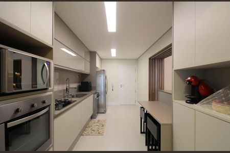 Apartamento à venda com 200m², 3 quartos e 5 vagasCozinha e Área de Serviço