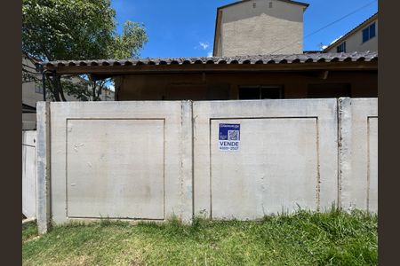 Apartamento à venda com 55m², 2 quartos e 1 vagaPlaca na fachada do condomínio.