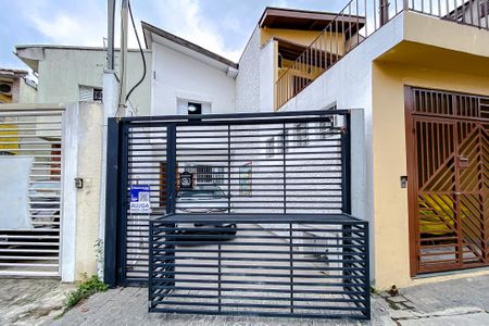 Casa para alugar com 120m², 2 quartos e 2 vagasFachada - Plaquinha