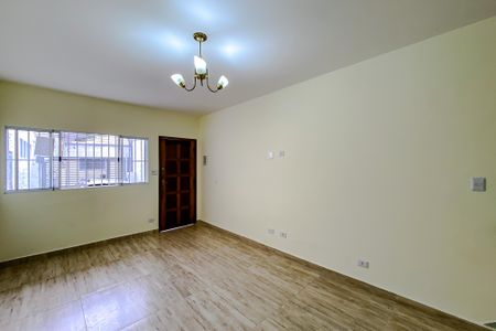 Casa para alugar com 120m², 2 quartos e 2 vagasSala