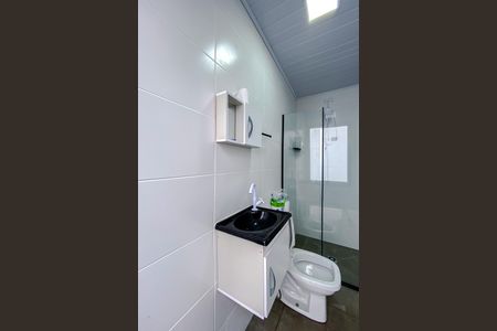 Casa para alugar com 120m², 2 quartos e 2 vagasBanheiro da Área externa