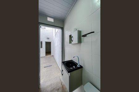 Casa para alugar com 120m², 2 quartos e 2 vagasBanheiro da Área externa