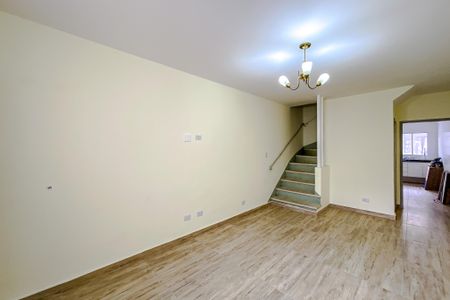 Casa para alugar com 120m², 2 quartos e 2 vagasSala