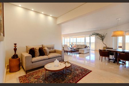 Apartamento à venda com 4 quartos, 580m² em Cambuí, Campinas