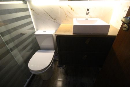 Casa de condomínio à venda com 118m², 3 quartos e 1 vagaBanheiro social 1