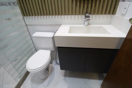 Casa de condomínio à venda com 118m², 3 quartos e 1 vagaBanheiro social 2