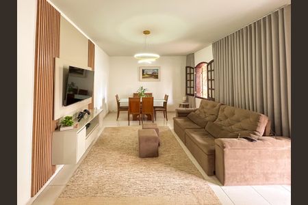 Casa à venda com 6 quartos, 300m² em Planalto, Belo Horizonte