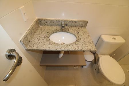 Apartamento para alugar com 55m², 2 quartos e sem vagaBanheiro