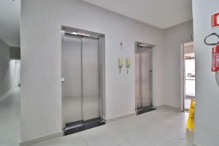 Apartamento para alugar com 56m², 2 quartos e 1 vagaElevadores
