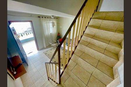 Casa à venda com 160m², 2 quartos e sem vagaSala acesso escada