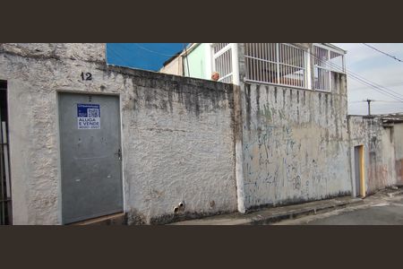 Casa para alugar com 79m², 2 quartos e sem vaga Casa para alugar com 79m², 2 quartos e sem vagaFachada + Placa