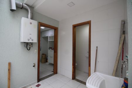 Casa de condomínio para alugar com 300m², 4 quartos e 3 vagasÁrea de Serviço