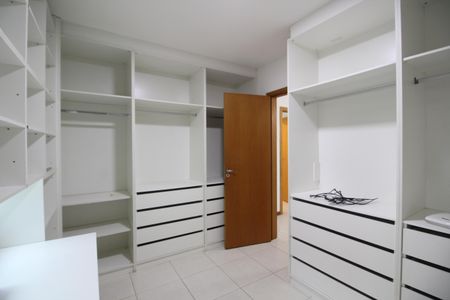 Casa de condomínio para alugar com 300m², 4 quartos e 3 vagasQuarto 1