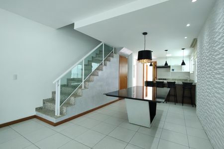 Sala de casa de condomínio para alugar com 4 quartos, 300m² em Freguesia (jacarepaguá), Rio de Janeiro