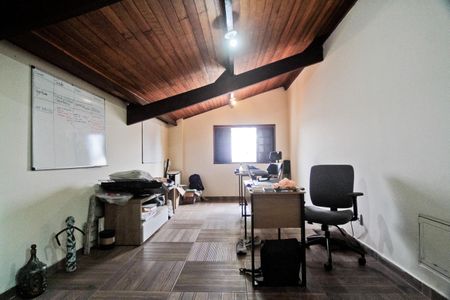 Casa à venda com 270m², 3 quartos e 2 vagasEscritório