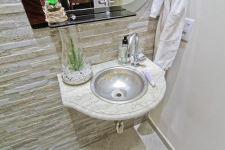 Casa à venda com 270m², 3 quartos e 2 vagasLavabo