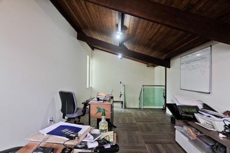Casa à venda com 270m², 3 quartos e 2 vagasEscritório