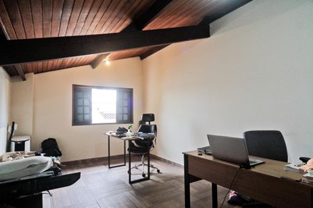 Casa à venda com 270m², 3 quartos e 2 vagasEscritório