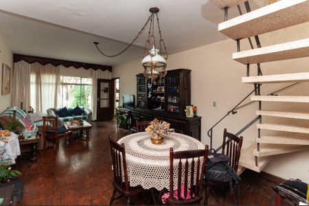 Casa à venda com 161m², 2 quartos e 2 vagasSala