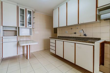 Apartamento à venda com 114m², 4 quartos e 2 vagasCozinha