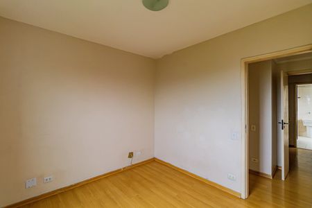Apartamento à venda com 114m², 4 quartos e 2 vagasQuarto 02