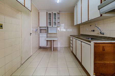 Apartamento à venda com 114m², 4 quartos e 2 vagasCozinha