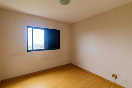 Apartamento à venda com 114m², 4 quartos e 2 vagasQuarto 02